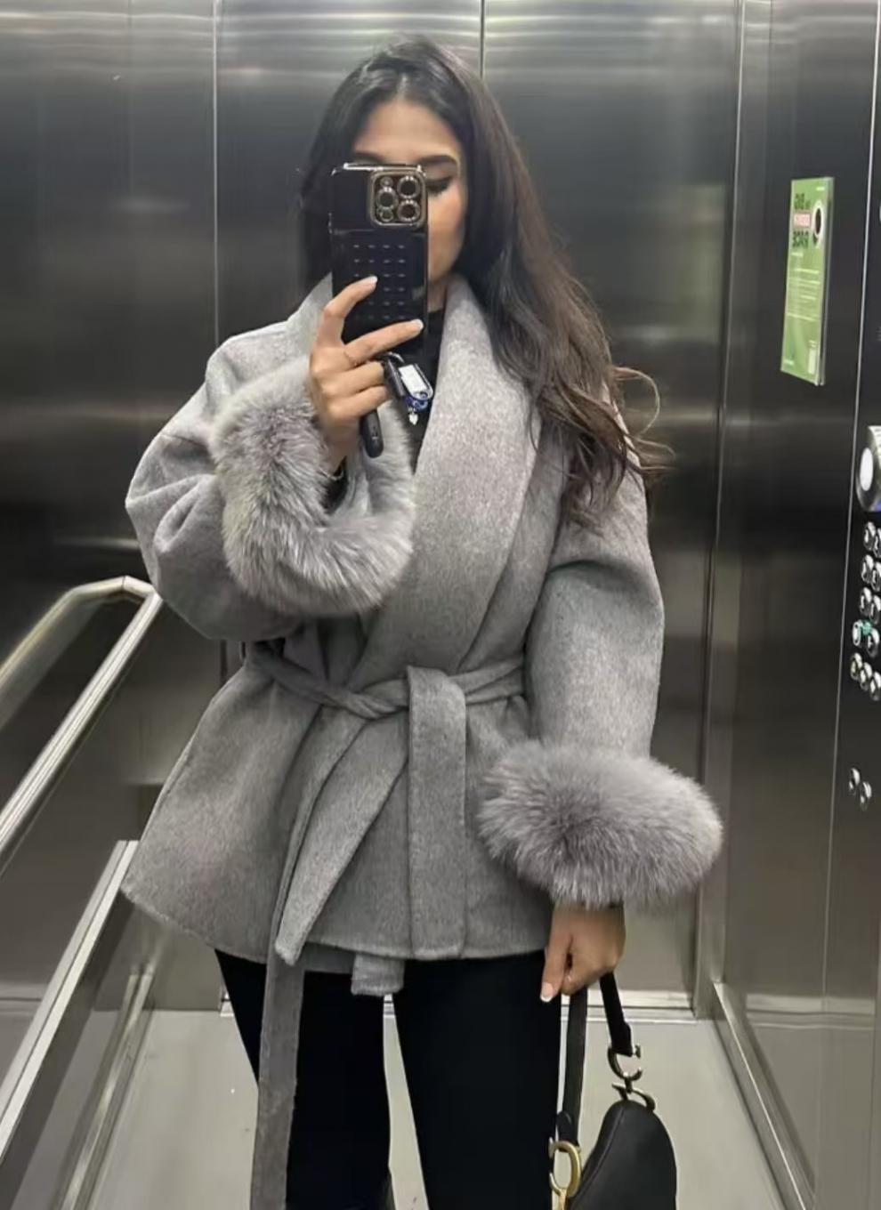 Manteau Ceinturé à Manches Fourrées