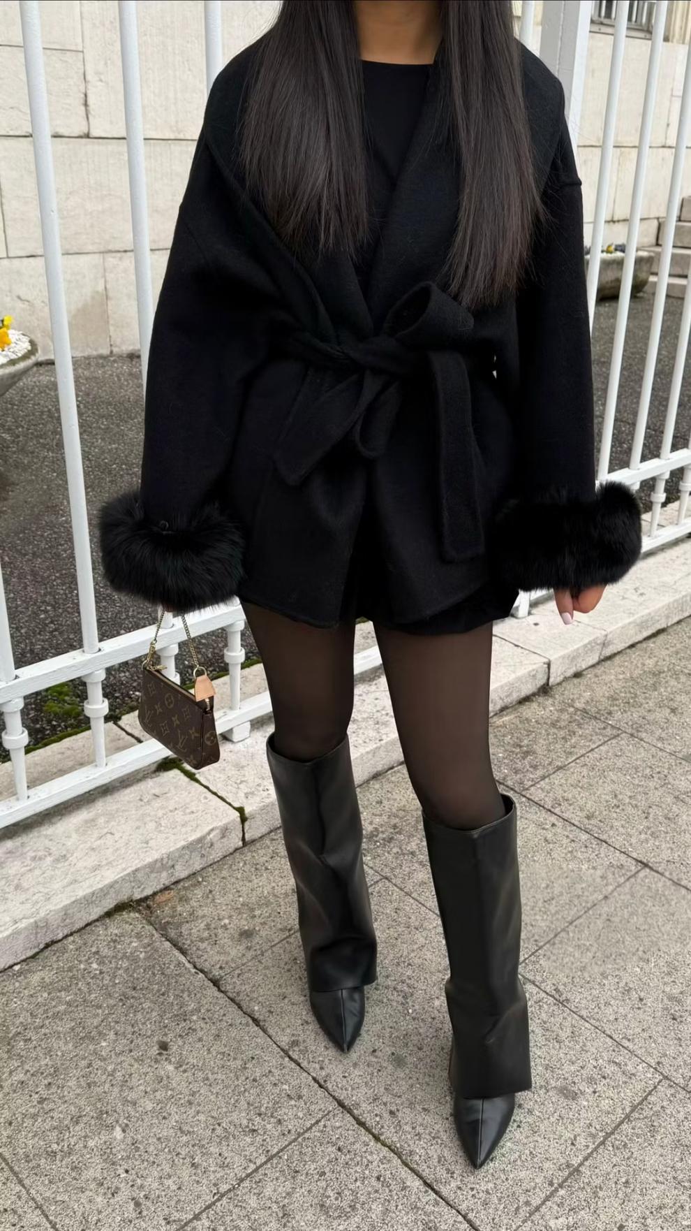 Manteau Ceinturé à Manches Fourrées
