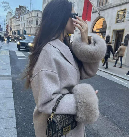Manteau Ceinturé à Manches Fourrées