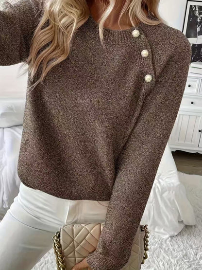 GÉRALDINE pull à boutons perlés détail